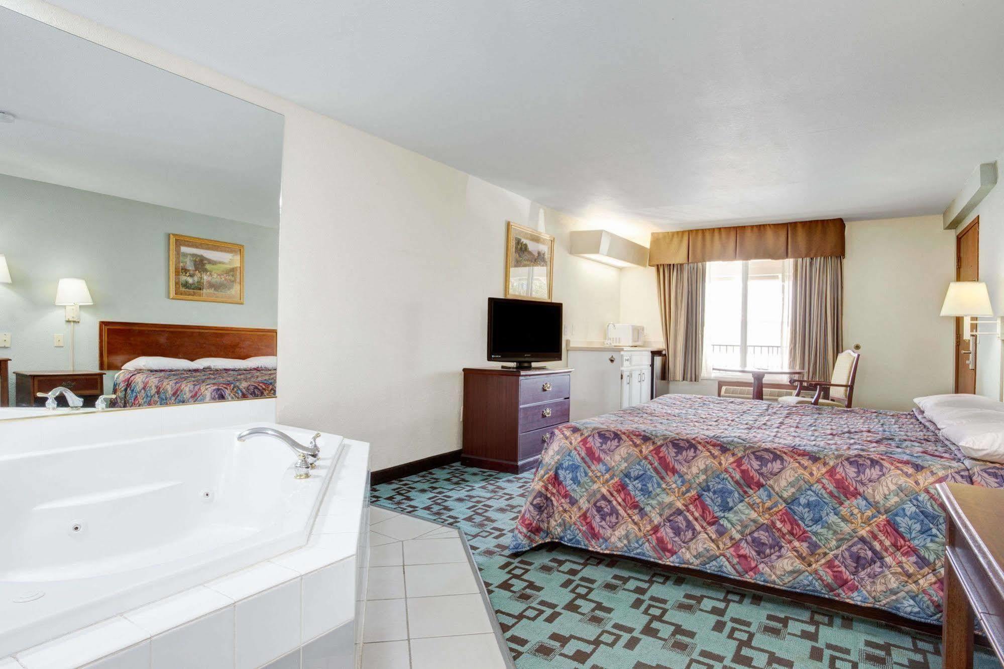 Super 8 Creswell/South Eugene Hotel Buitenkant foto